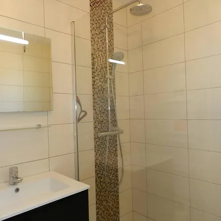 Apartment Le Lavandou, 3 Pieces, 4 Personnes - Fr-1-251-677