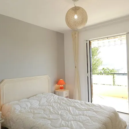 Apartment Le Lavandou, 3 Pieces, 4 Personnes - Fr-1-251-677