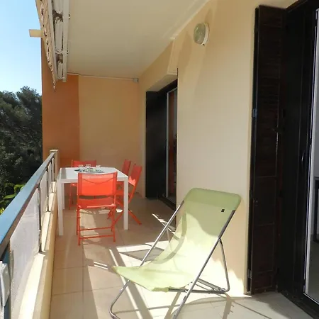 Apartment Le Lavandou, 3 Pieces, 4 Personnes - Fr-1-251-677 *